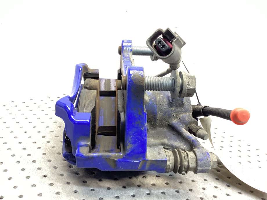 Bremsecaliper høyre foran til VW Passat 2015-2019 (Fase 1) (B8) (B8) (VOLKSWAGEN|5G0 615 124 E|)