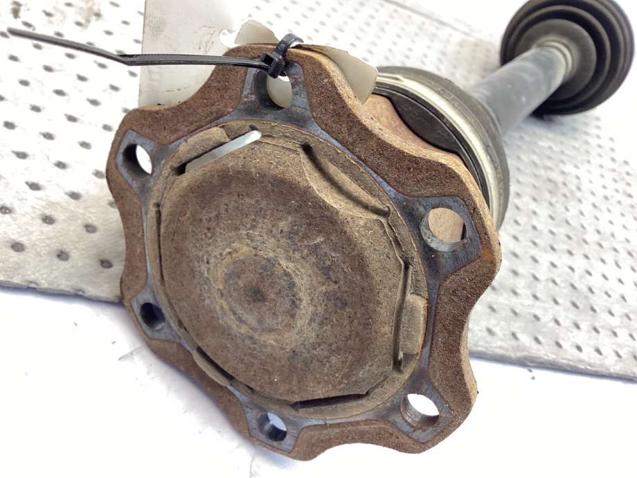 Drivaksel høyre foran til Audi A4 2007-2014 (Type IV) (B8) (B8) (AUDI|8K0 407 271 P|)