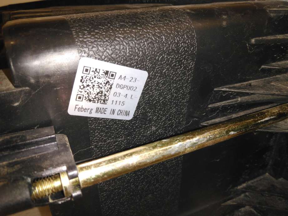 Frontlykt venstre halogen til Dodge Ram 2003-2008 (Type III)  (DODGE|55077121AB|)