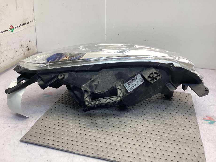 Frontlykt venstre halogen til Peugeot Partner 2015-2019 (Type II, Fase 2) (PEUGEOT|6208 K6|)