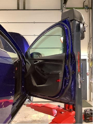Dør høyre foran til Ford Focus 2014-2018 (Type III, Fase 2)  (FORD|PBM51-A20124-BF|)