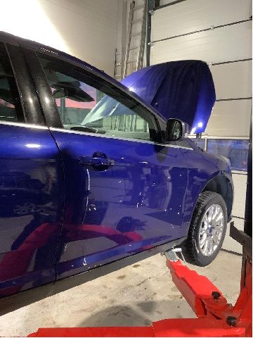 Dør høyre foran til Ford Focus 2014-2018 (Type III, Fase 2)  (FORD|PBM51-A20124-BF|)