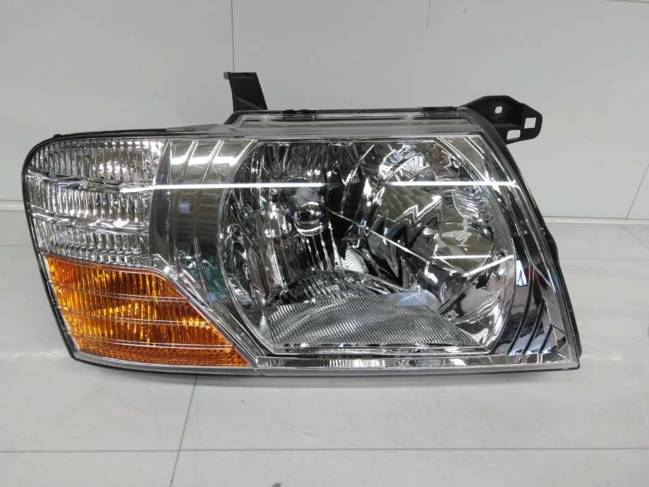 Frontlykt høyre halogen til Mitsubishi Pajero 2000-2006 (Type III) (MITSUBISHI|MN133752|)
