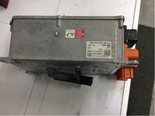 Batterilader (OBC - On Board Charger) til VW Passat 2015-2019 (Fase 1) (B8) (B8) (VOLKSWAGEN|5QE 915 682 AR|)