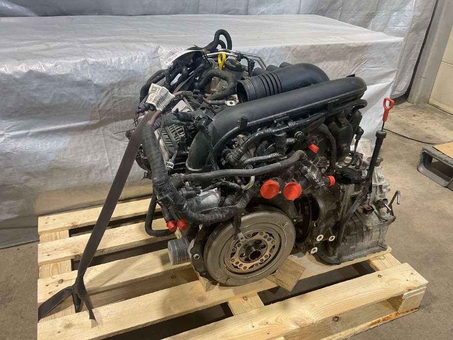 Motor bensin til VW Passat 2015-2019 (Fase 1) (B8) (B8) (VOLKSWAGEN|04E 100 038 G|DGEB|)