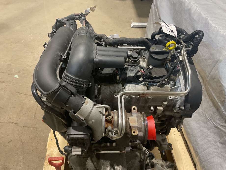 Motor bensin til VW Passat 2015-2019 (Fase 1) (B8) (B8) (VOLKSWAGEN|04E 100 038 G|DGEB|)