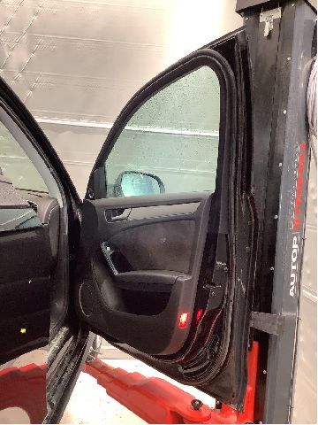 Dør høyre foran til Audi A4 2007-2014 (Type IV) (B8) (B8) (AUDI|8K0 831 052 J|)