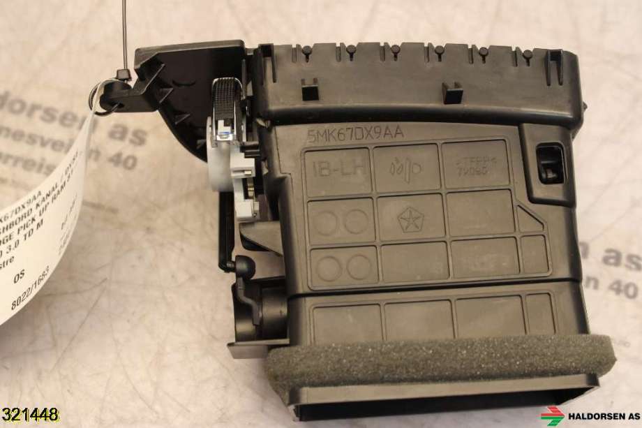 Dashbord friskluftdyse til Dodge RAM 2009-2018 (Type IV)  (DODGE|5MK67DX9AA|)