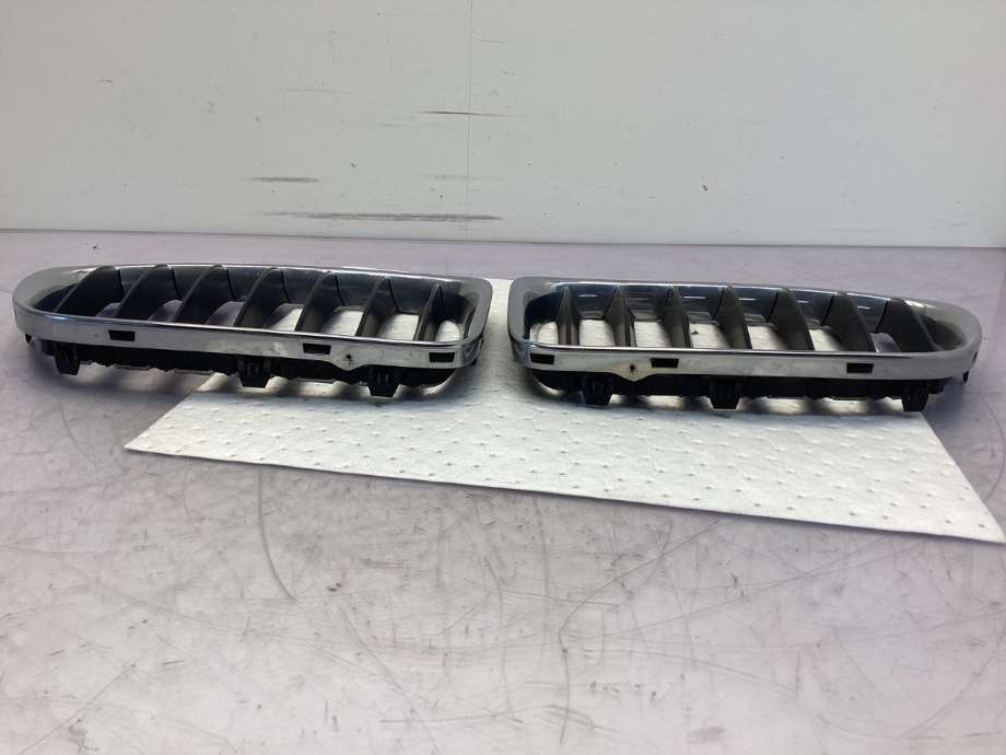 Grill til BMW X1 2009-2015 (E84) (E84) (BMW|51 11 2 993 308|51 11 2 993 307|)