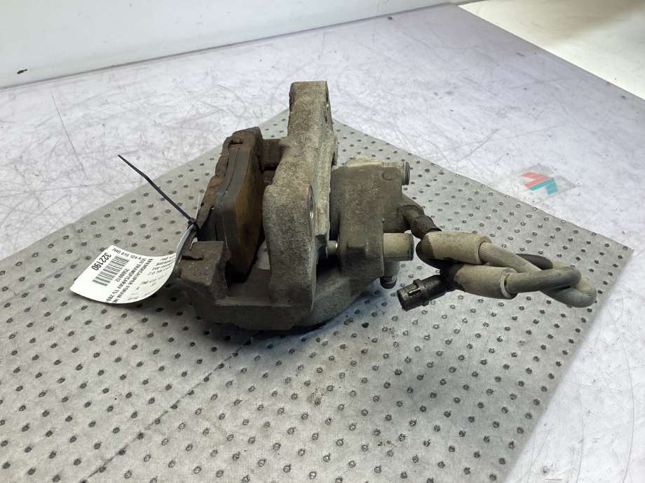 Bremsecaliper høyre foran til VW Transporter / Caravelle 2009-2015 (Fase 2) (T5) (T5) (VOLKSWAGEN|7HO 615 124 A|7H0 615 125 A|)