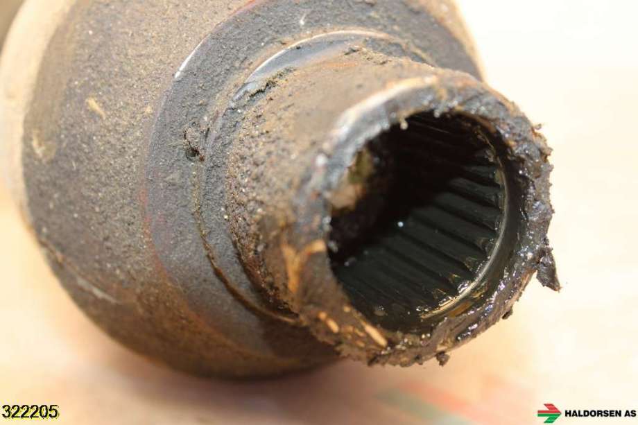 Drivaksel høyre foran til VW Transporter / Caravelle 2009-2015 (Fase 2) (T5) (T5) (VOLKSWAGEN|7E0 407 272 AK|)