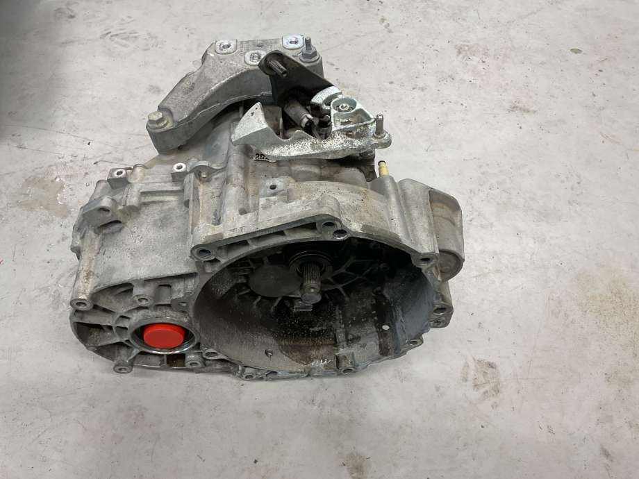 Girkasse manuell 6-trinn til VW Passat 2011-2015 (B7) (B7) (VOLKSWAGEN|02Q 300 013 P|)