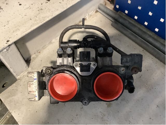 Manifold innsug til MC Honda Øvrige 0-->> (Honda CRF 1000L|16410-MJP-A61|)