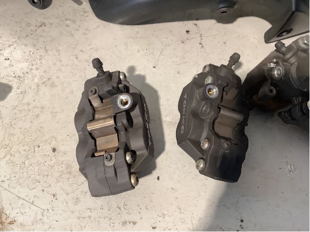 Bremsecaliper høyre foran til MC Suzuki Øvrige, 0-->>  (SUZUKI GSR600U|59100-35F-60999)