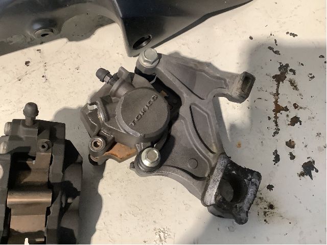 Bremsecaliper høyre bak til MC Suzuki Øvrige, 0-->>  (SUZUKI GSR600U|69100-44G-00999)
