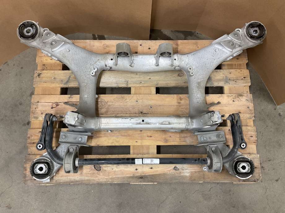 Travers bak til BMW X5 2018-->> (G05) (G05) (BMW|33 31 6 896 369|)