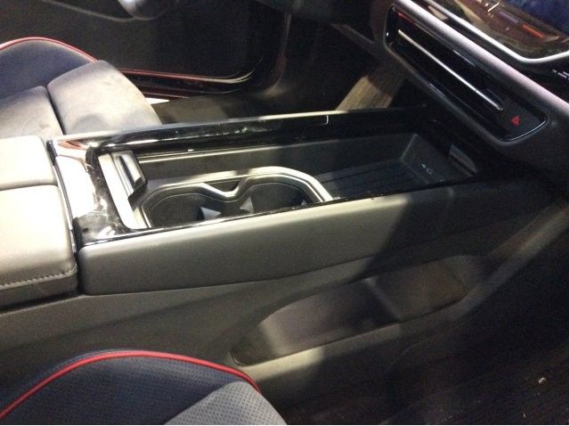 Innredning, Konsoll til VW ID.7 2023-->>  (VOLKSWAGEN|14A 863 241 G|14A 863 680 C|14A 863 073 B)