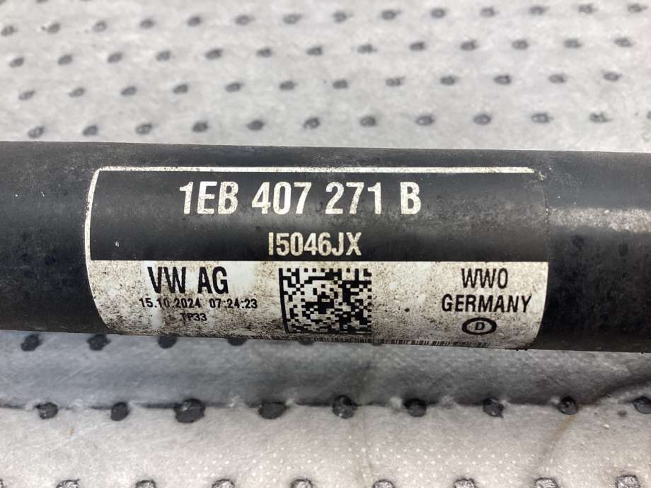 Drivaksel venstre foran, elbil til VW ID.7 2023-->>  (VOLKSWAGEN|1EB 407 271 B|)