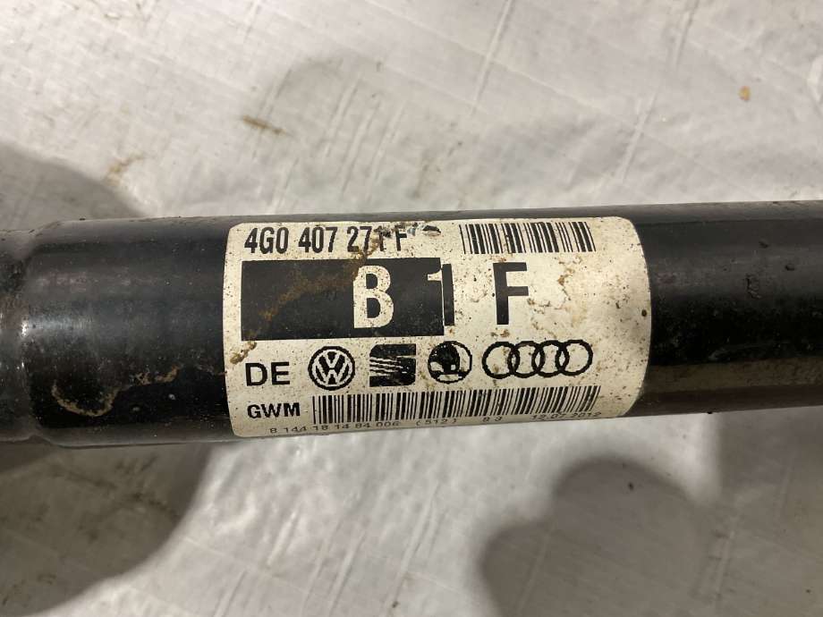 Drivaksel høyre foran til Audi A7 2010-2014 (Type I, Fase 1)  (AUDI|8R0 501 203 C|)