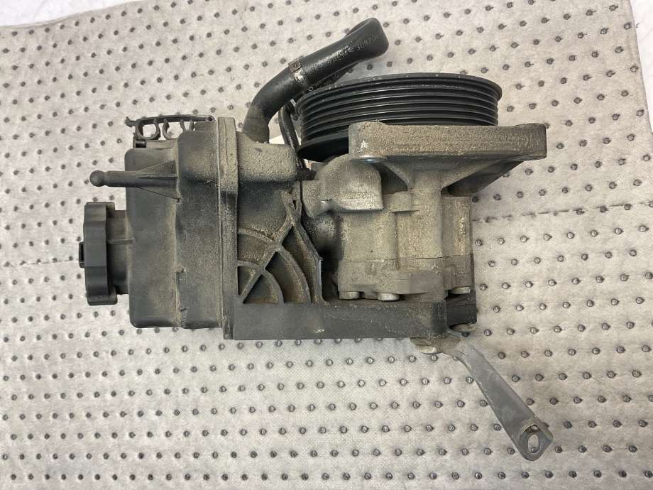 Servo pumpe mekanisk til Mercedes C-Klasse 2011-2014 (Fase 2) (W204) (W204) (MERCEDES|A 006 466 15 01|)