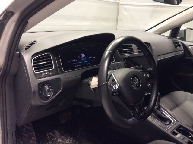 Dashbord til VW e-Golf, 2017-2020 (Fase 2) (VOLKSWAGEN|5G1 857 003 P)