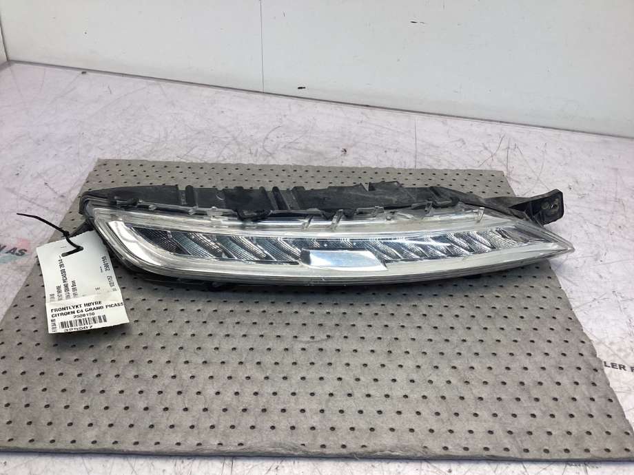 Frontlykt høyre halogen til Citroën C4, Picasso 2013-2018 (Type II) (CITROEN|96 760 364 80|)