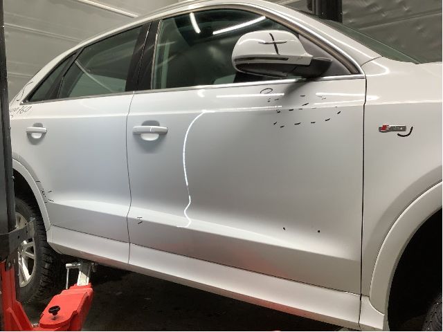 Dør høyre foran til Audi Q3, 2011-2014 (Type I, Fase 1) (AUDI|8U0 831 052 B)