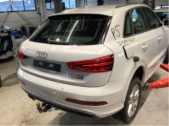 Bakluke til Audi Q3 2011-2014 (Type I, Fase 1)  (AUDI|8U0 827 025|)