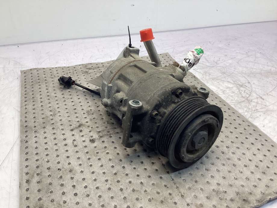 Aircondition kompressor til VW Transporter / Caravelle 2009-2015 (Fase 2) (T5) (T5) (VOLKSWAGEN|7E0 820 803 G|)