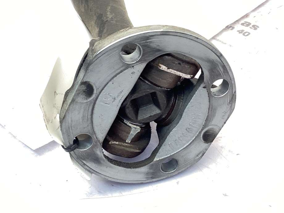 Mellomaksel fremre til Mercedes C-Klasse 2018-2021 (Fase 2) (W205) (W205) (MERCEDES|A 253 410 35 01|)