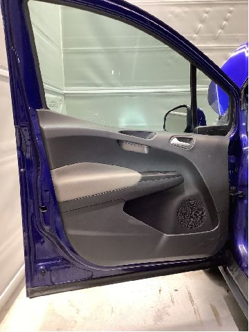 Dør venstre foran til Ford Transit Courier 2014-2018 (Type I, Fase 1) (FORD|PET76-A20125-JB|)
