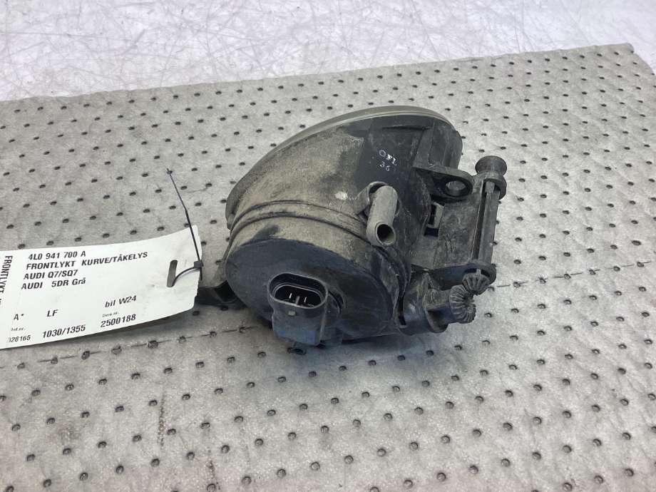 Tåkelykt høyre foran til Audi Q7 2010-2015 (Type I, Fase 2)  (AUDI|4L0 941 700 A|)