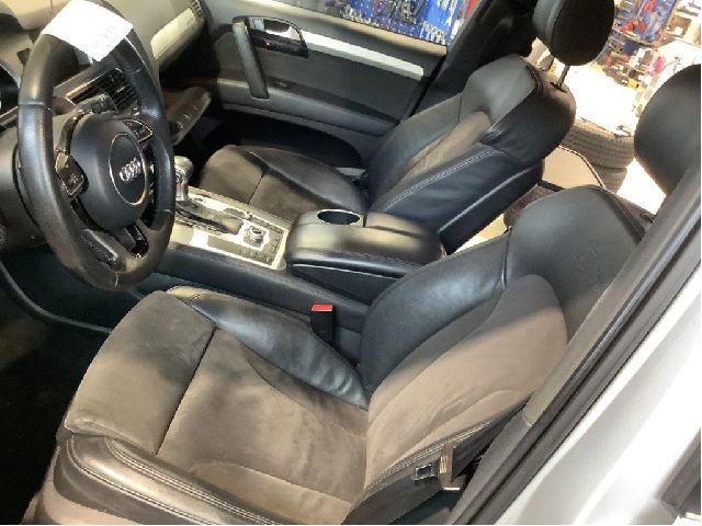 Sete foran venstre til Audi Q7 2010-2015 (Type I, Fase 2) (AUDI|)
