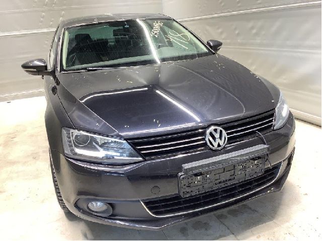 Støtfanger foran til VW Jetta 2011-->>  (VOLKSWAGEN|5C6 807 217 B|)