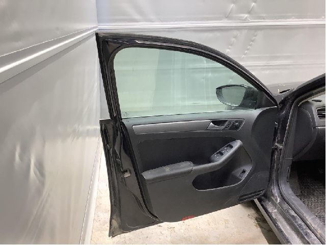 Dør venstre foran til VW Jetta 2011-->>  (VOLKSWAGEN|5C6 831 055 B|)