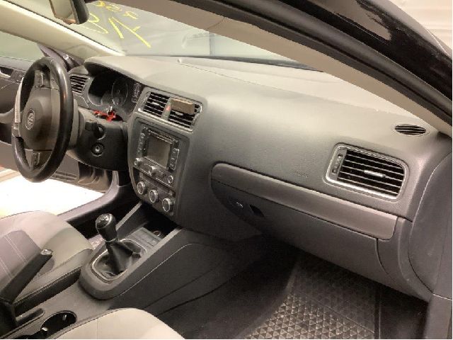 Dashbord til VW Jetta 2011-->>  (VOLKSWAGEN|)