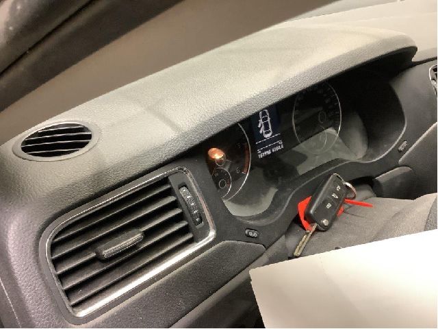 Dashbord til VW Jetta 2011-->>  (VOLKSWAGEN|)