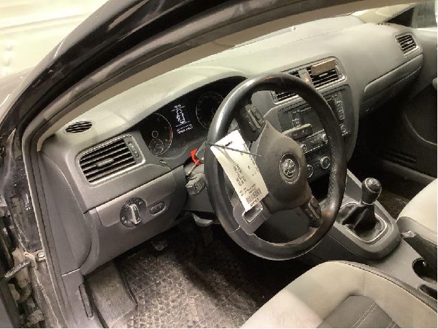 Dashbord til VW Jetta 2011-->>  (VOLKSWAGEN|)