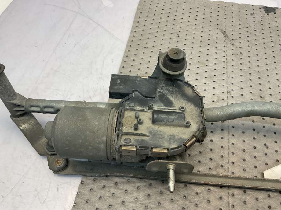 Viskermotor frontrute til VW Caddy 2010-2015 (Type III, Fase 2)  (VOLKSWAGEN|1T1 955 023 A|)