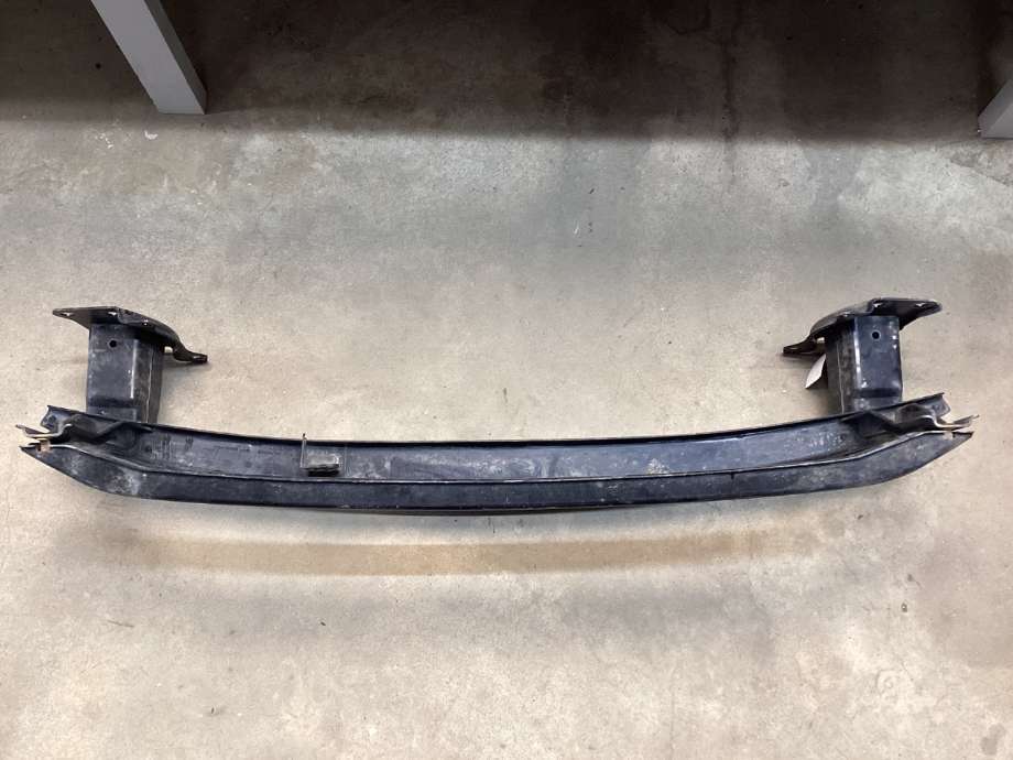 Støtfangerforsterkning foran til VW Caddy 2010-2015 (Type III, Fase 2)  (VOLKSWAGEN|1T0 807 109 D|)