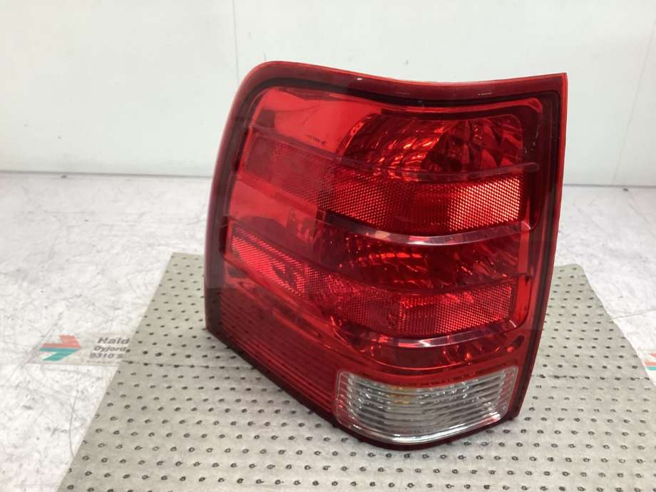 Baklykt venstre til Ford Expedition 2003-2006 (FORD (US)|2L1Z13405AB|)