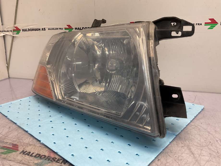 Frontlykt høyre halogen til Mitsubishi Pajero 2000-2006 (Type III)  (MITSUBISHI|)