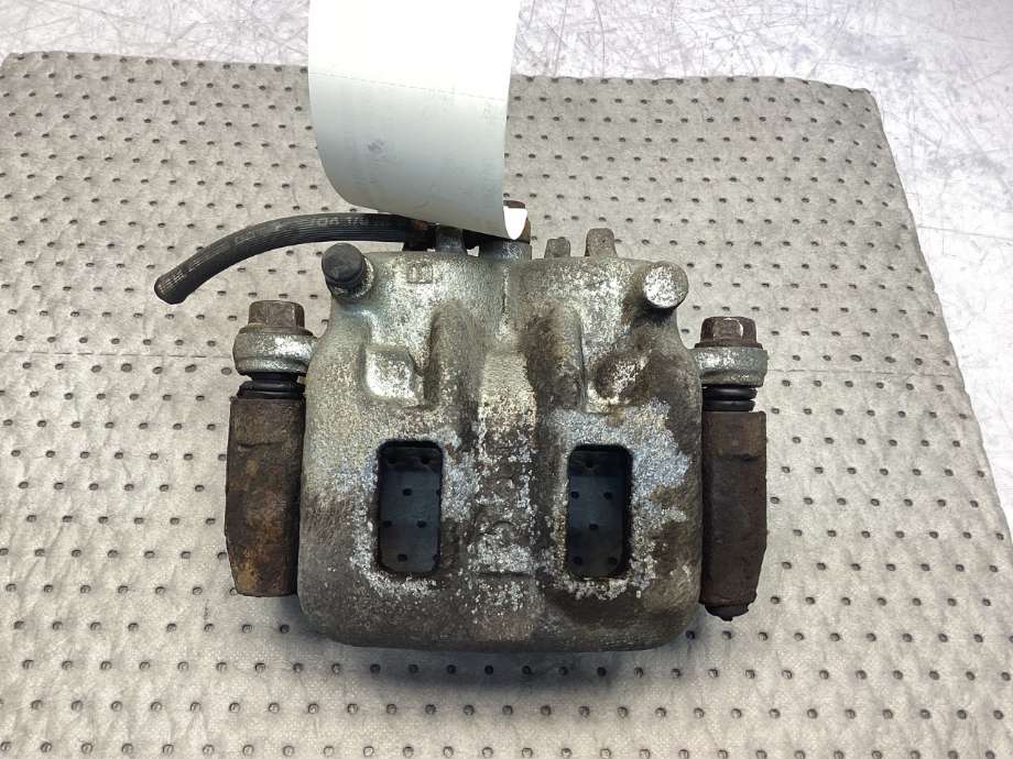 Bremsecaliper venstre foran til Mitsubishi Pajero, 2000-2006 (Type III)  (MITSUBISHI|MR510537)