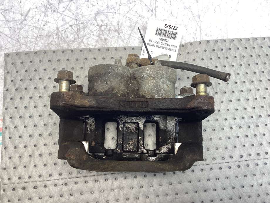 Bremsecaliper venstre foran til Mitsubishi Pajero 2000-2006 (Type III) (MITSUBISHI|MR510537|)