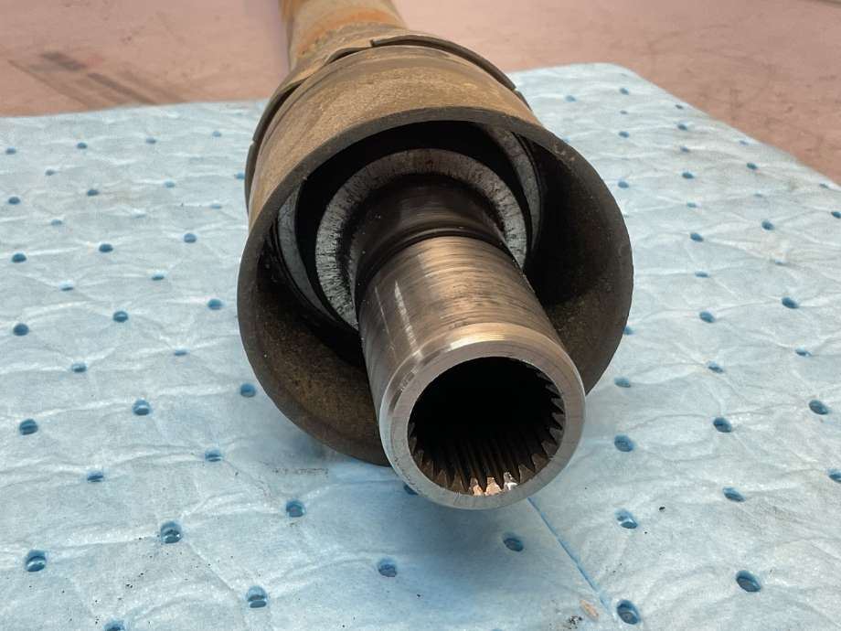 Mellomaksel fremre til Mitsubishi Pajero 2000-2006 (Type III)  (MITSUBISHI|MR580389|)