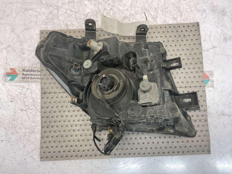 Frontlykt venstre halogen til Nissan Navara 2005-2010 (Fase 1) (D40) (D40) (NISSAN|26060EB40A|)