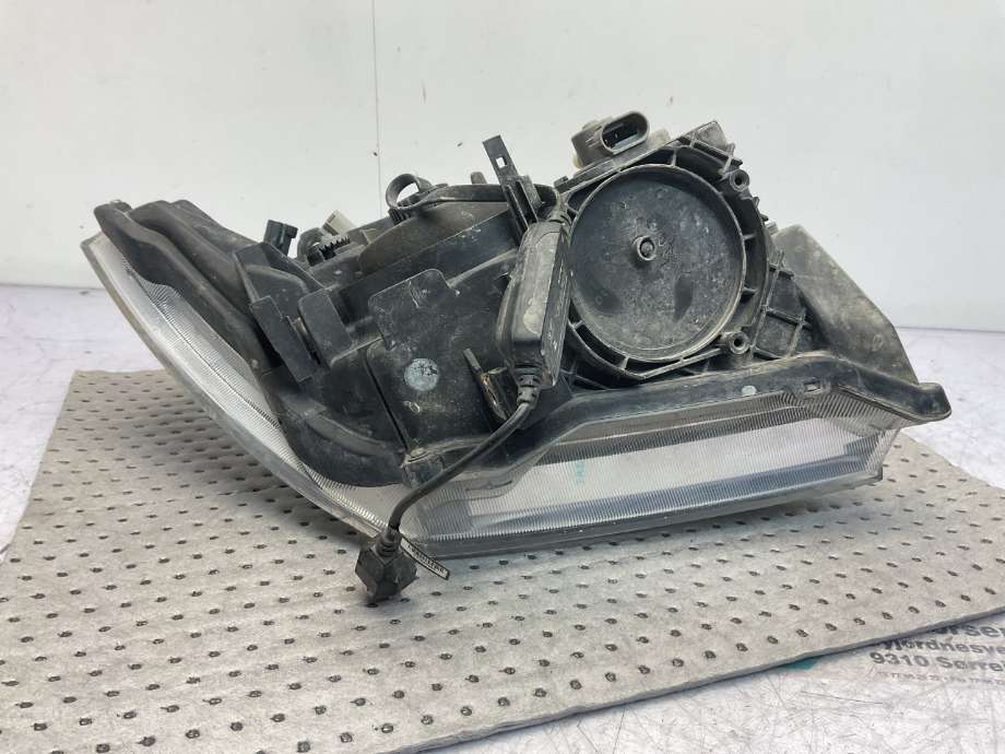 Frontlykt venstre halogen til Nissan Navara 2005-2010 (Fase 1) (D40) (D40) (NISSAN|26060EB40A|)