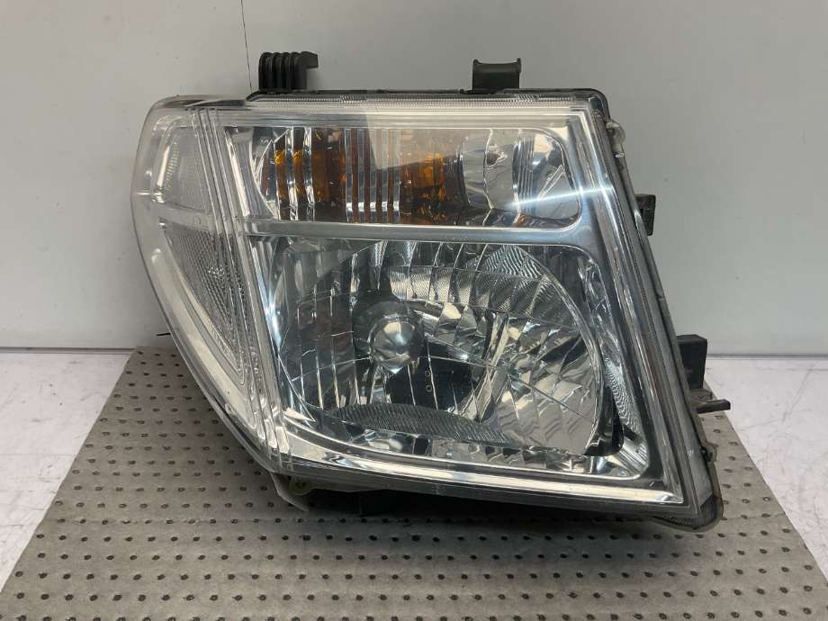 Frontlykt høyre halogen til Nissan Navara 2005-2010 (Fase 1) (D40) (D40) (NISSAN|26010EB40A|)