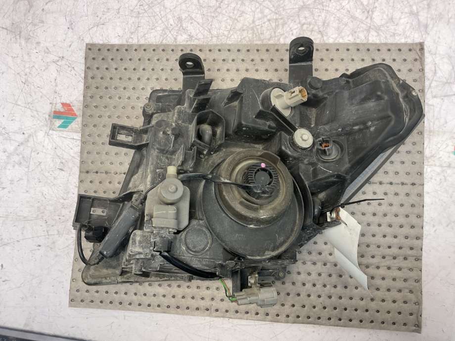 Frontlykt høyre halogen til Nissan Navara 2005-2010 (Fase 1) (D40) (D40) (NISSAN|26010EB40A|)