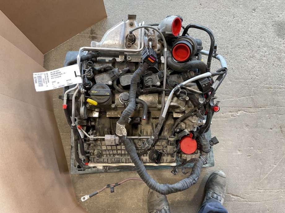 Motor bensin til VW Passat 2015-2019 (Fase 1) (B8) (B8) (VOLKSWAGEN|04E 100 037 T|CUKC|)